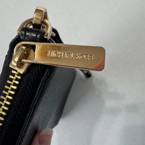đź–¤Michael Kors Wallet Wristlet/Pebbled Leather/Black/Gold Hardware - Picture 4 of 9